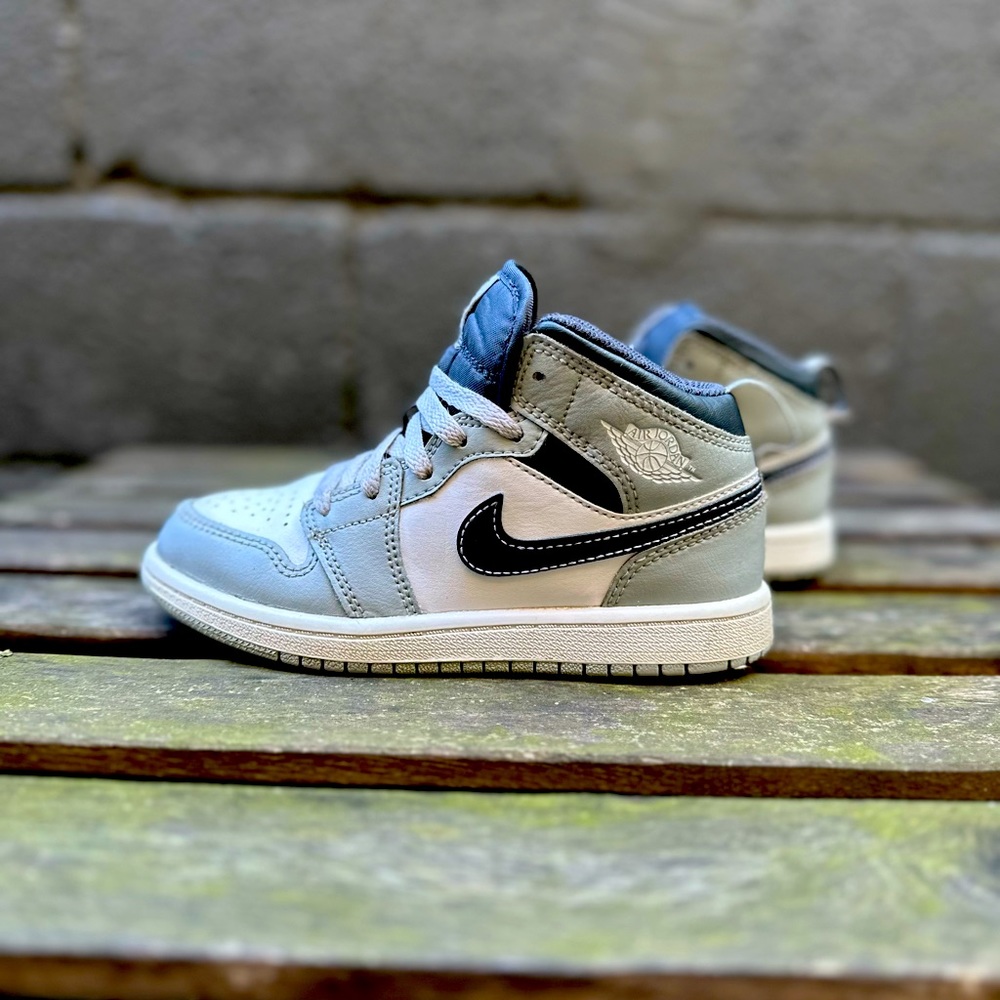 Air Jordan Retro Blue Grey White High Top Toddler Size 13 C Sneakers